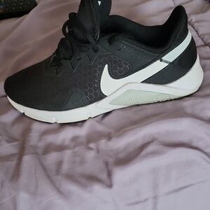 Nike Black and White Men's Running Shoe